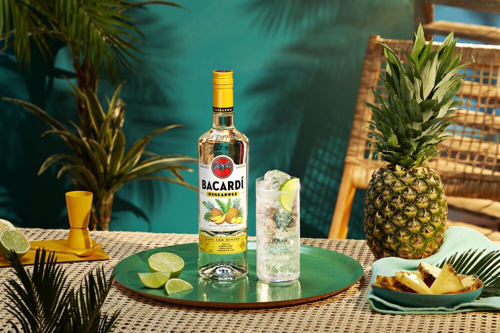FY21_Bacardi_Lifestyleproduct_Outdoor_Pineapplefizz (1)