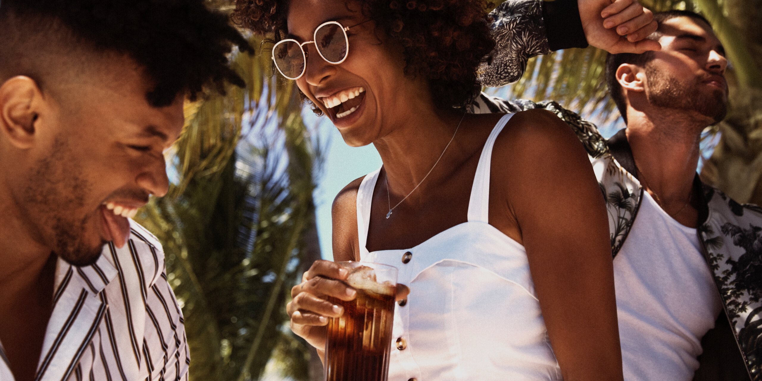 BACARDÍ Rum & Cola Cocktail Rezept Wie mixt man einen BACARDÍ Rum