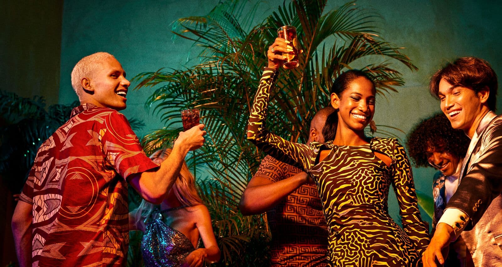FY22_Bacardi_Social-Shoot_Holiday-Gathering_Carta_Rum-Cola_Cuba-Libre_1_Global (1)