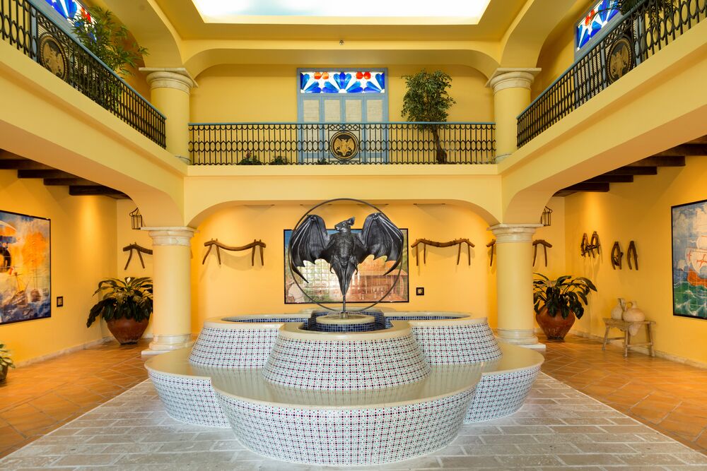 2019_Bacardi_Puertorico_Historicaltour_Visitorcenter_Lobby