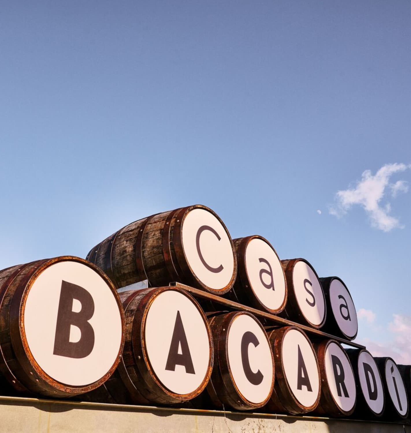 FY22_Bacardi_CasaBacardi_PuertoRico_CasaBacardi_Entrance_Barrels_Sign_207