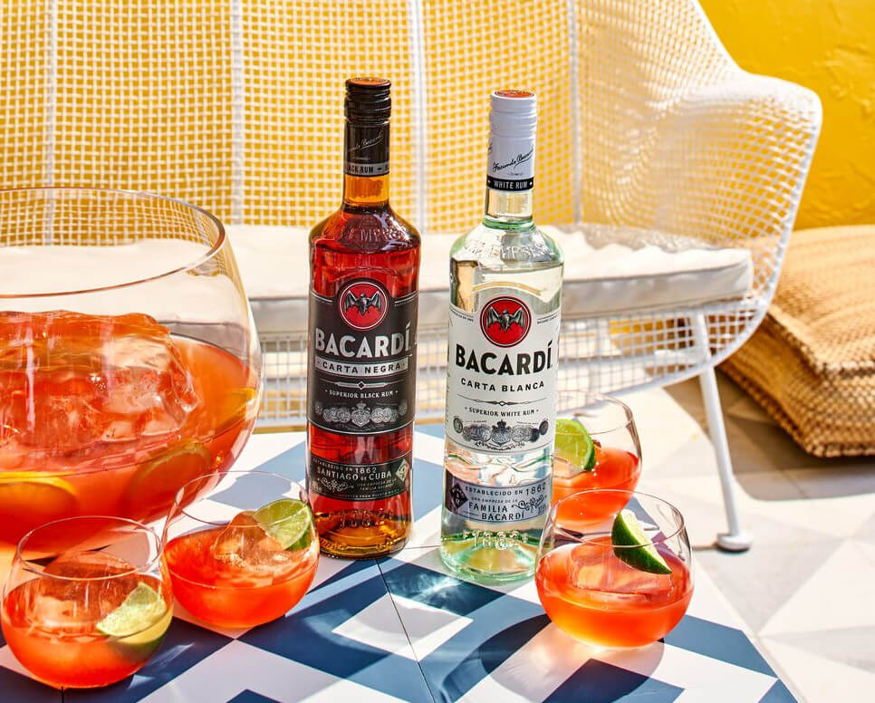 FY20_Bacardi_Lifestyleproduct_Dowhatmovesyou_Packshot_Blanca&Negra_Rumpunch_Still_Portrait&Landscape_desktop