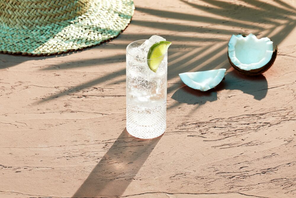 FY21_Global_Bacardi_Coconut_Coconut Mismo_Website_Lifestyle