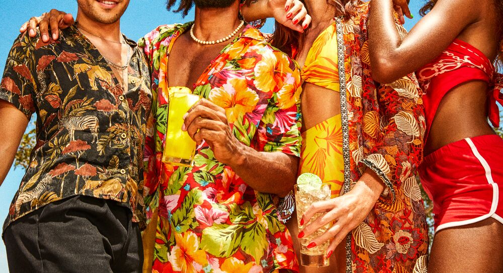 FY22_Bacardi_Social-Shoot_Beach_Coconut-Pineapple_Tropical-Soda_Global (1)