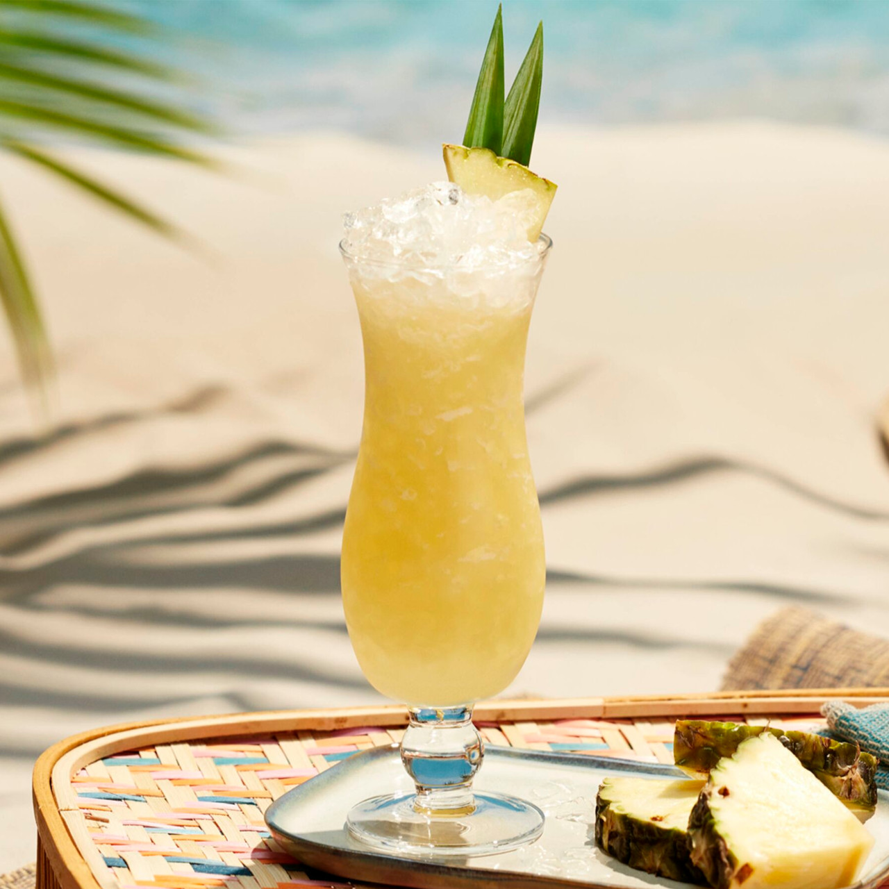 Bacardi_FY21_Article_A-Z_Pina_Colada_Hero_ES