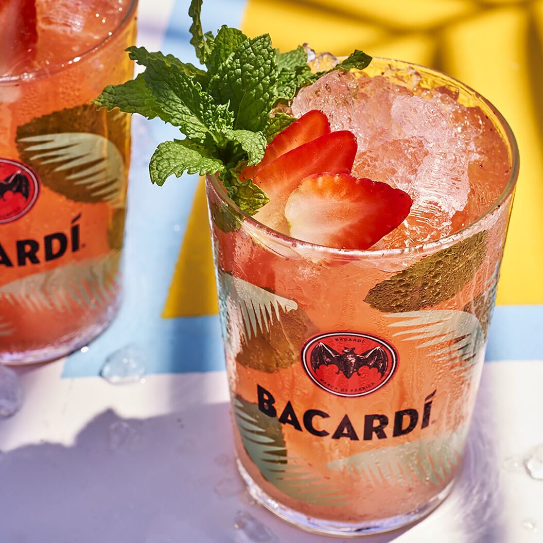 FY21_DE_Bacardi_Strawberrydaiquiri_SSB_1l-1